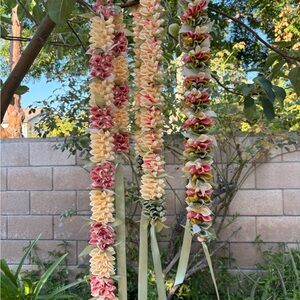 Floral Lei Garland with Pink and Cream Flowers